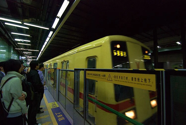 广州地铁1号线的列车(广州地铁一号线列车是什么)3