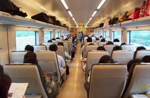 高铁座霸是一时失态还是其人本质有问题才会如此（高铁霸座大爷）4