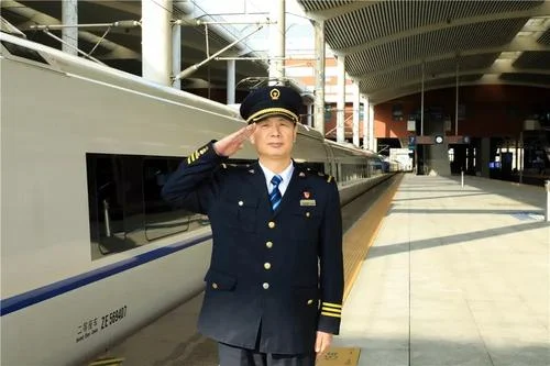 国内有哪些沿途风景漂亮铁路线(中国最美铁路)2