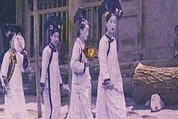 有谁知道北京市东城区北新桥的灵异事件详细说一下！（北京地铁1号线传说）2