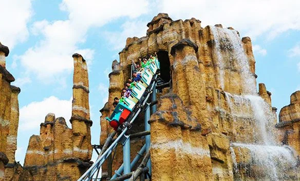 上海欢乐谷坐地铁怎么去（上海欢乐谷夜场结束去地铁站）