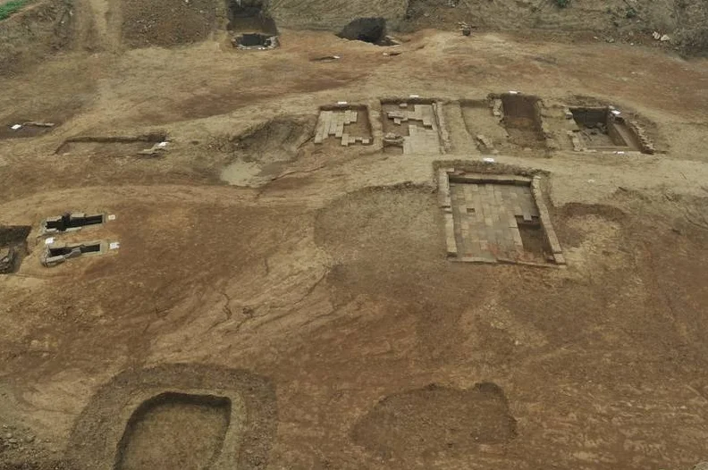 西安修地铁平均一年挖300多座古墓西安城下面到底有多少古墓（成都地铁工地古墓）3