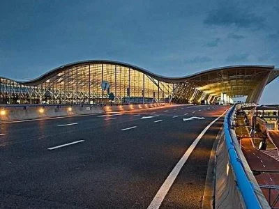 从静安寺到浦东机场坐大巴和地铁哪个更快分别需要多长时间首班的大巴和首班的地铁分别是几点（静安寺地铁站到浦东机场最早几点）