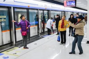 青岛地铁首班几点开(青岛地铁往返时间表)4