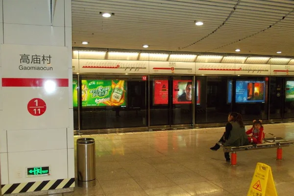 重庆西站有轻轨吗（重庆西附近的轨道交通）