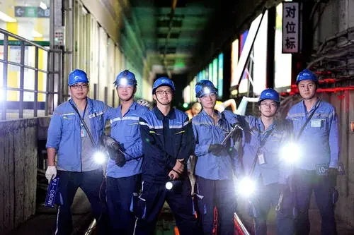 南京地铁的工资待遇多少啊有人知道么（南京地铁值班工资高吗）