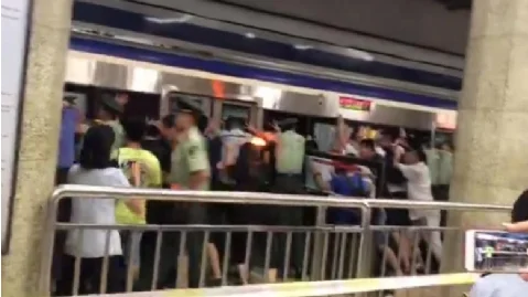 广州地铁携带物要求（广州地铁救人推车）2