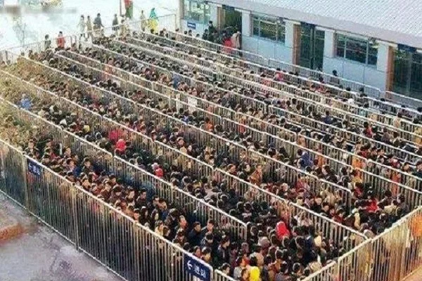 应该如何向别人描述高峰期的北京地铁到底有多挤(北京地铁拥紧场面)2