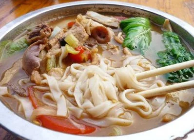 在南宁美食街这里怎么座地铁去南宁国际会展中心（南宁地铁站美食）