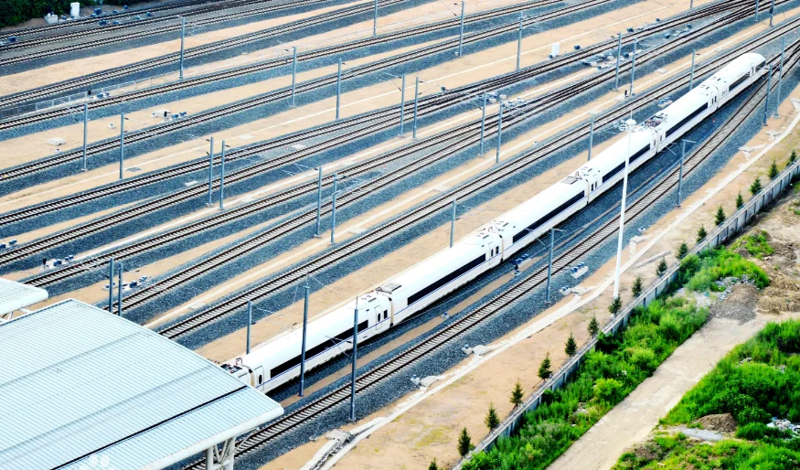 赞美高铁成（描写高铁的句子）