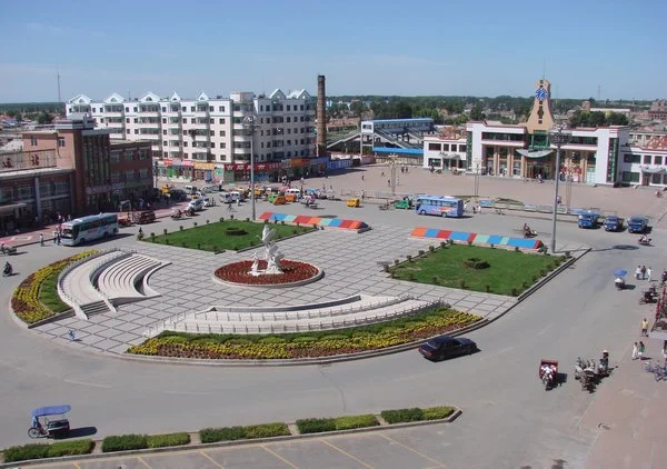 简述城市轨道交通车站的组成以及车站设计的原则包括哪些(两问分两段回答)(轨道交通站前广场的设计)