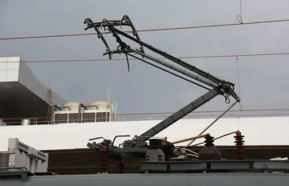 高铁上面的电线是用什么做的（高铁电线材料）