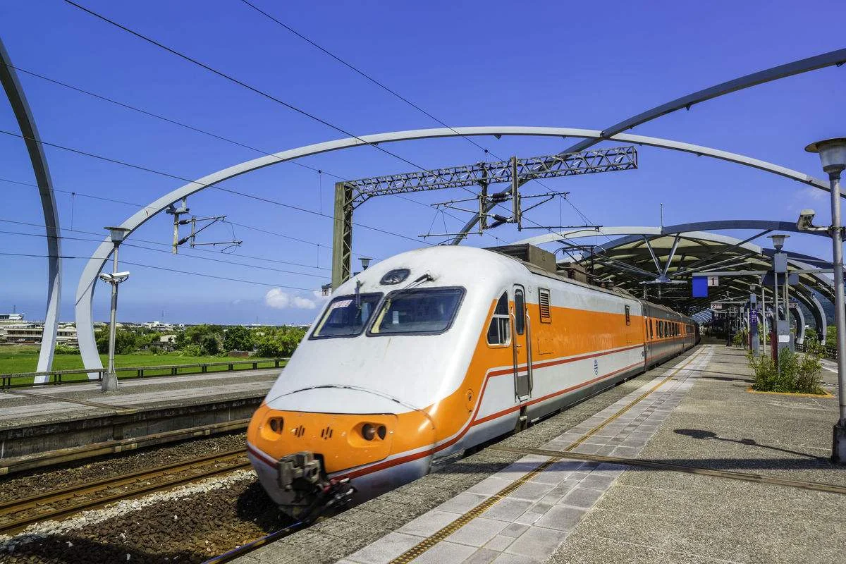 高铁与普通铁路的区别（火车和铁路）1