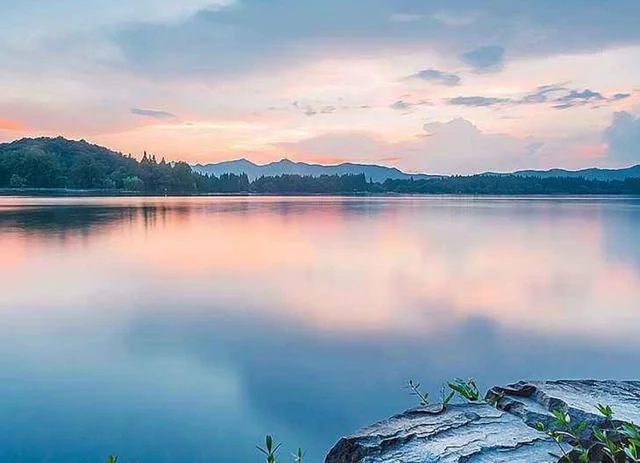 广州地铁2号线白云机场A出口到5号停机坪怎么走（5a地铁线）