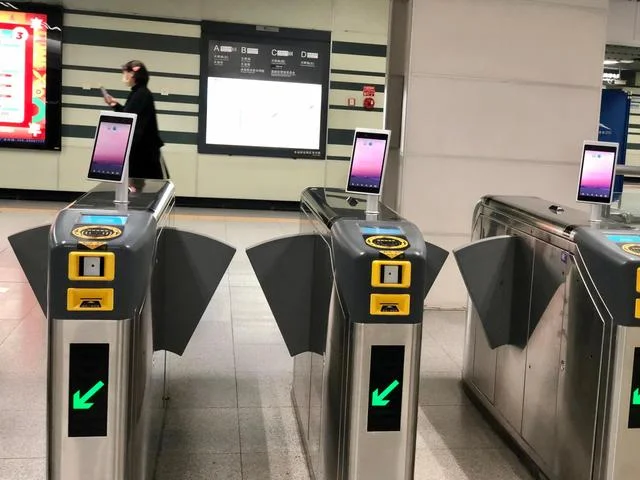 成都地铁可以刷脸了!你认为这波操作有何利弊(成都地铁大运会)1