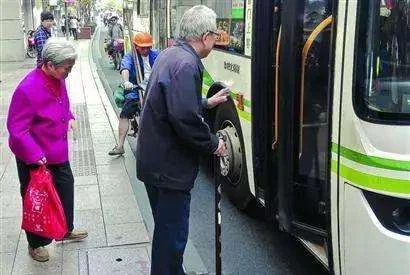 北京地铁工作人员工资是多少了(北京地铁多少岁退休)3