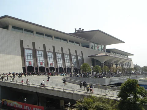 从武汉站坐地铁到同济医院的路线有哪些（宝通寺到武汉同济医院地铁）