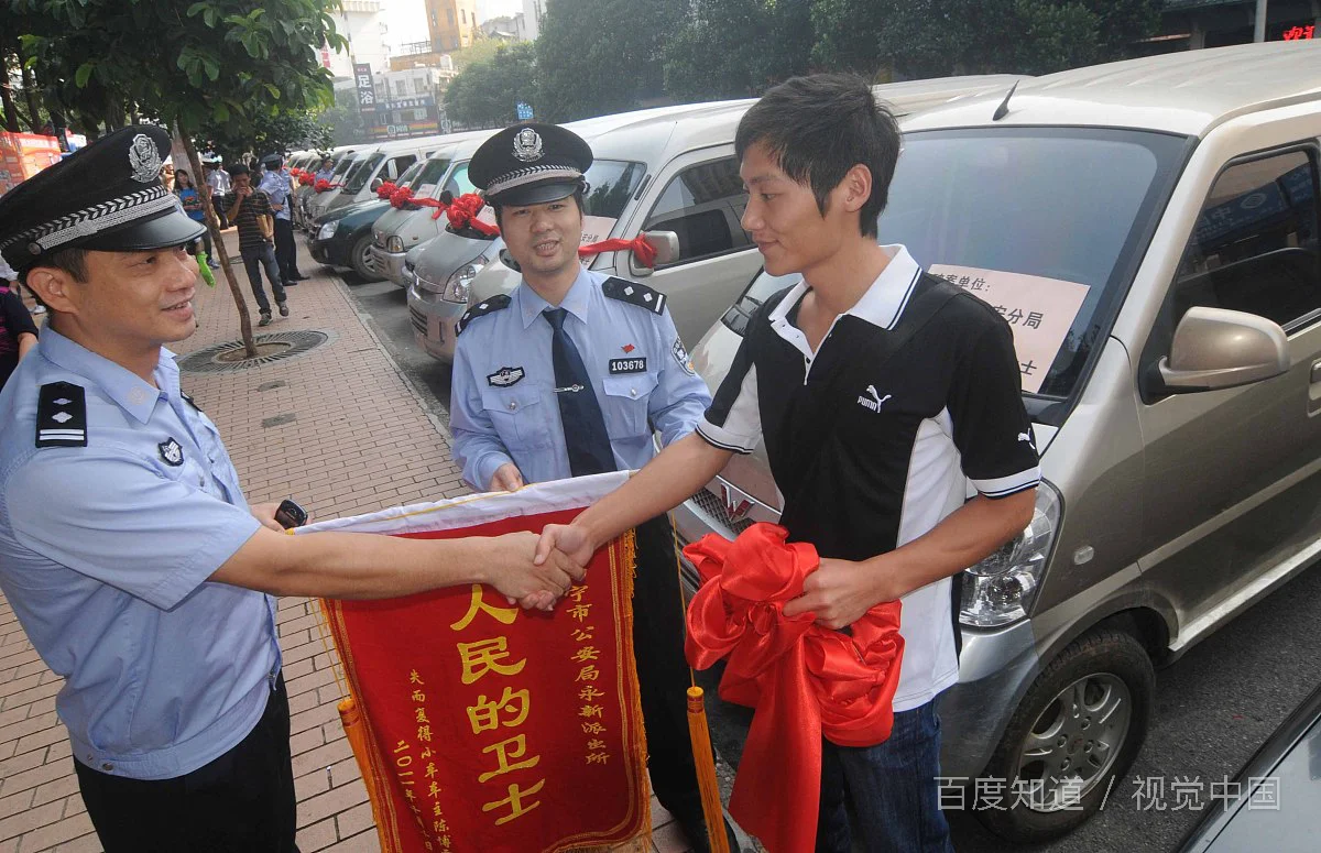 我第一次坐地铁怎么买票具体一点（去地铁站蹲守）3