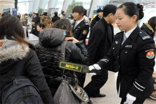 天津地铁安检员都是通过什么方式招聘的（天津地铁安全员工资）