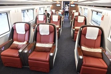 高铁商务座晚餐免费(高铁商务舱吃饭免费吗)2