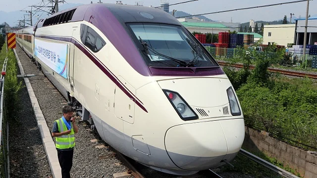 高铁每年都在亏损为何中国还在坚持建高铁（高铁亏损为何还建）