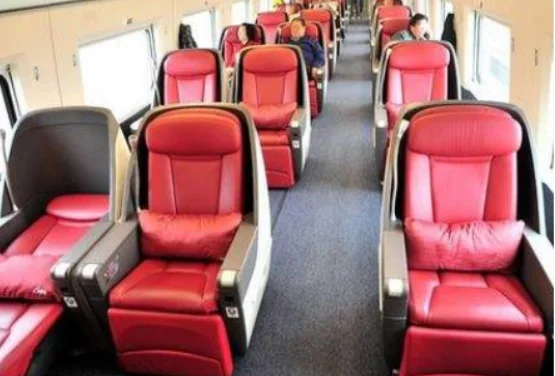 请问高铁靠窗的座位号是A和F吗（高铁的f座位是哪）4