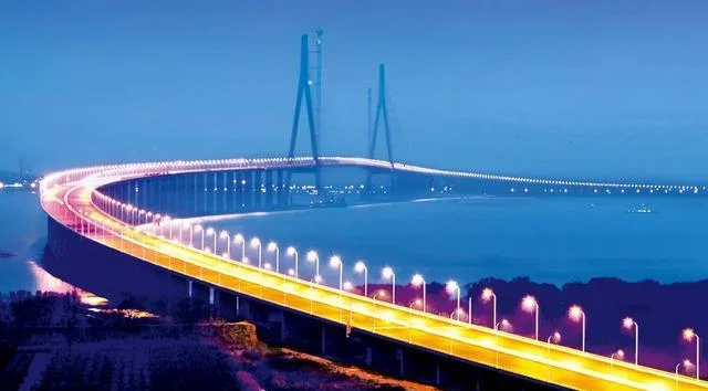 沪苏通大桥有多长（沪苏通大桥只能通铁路）2