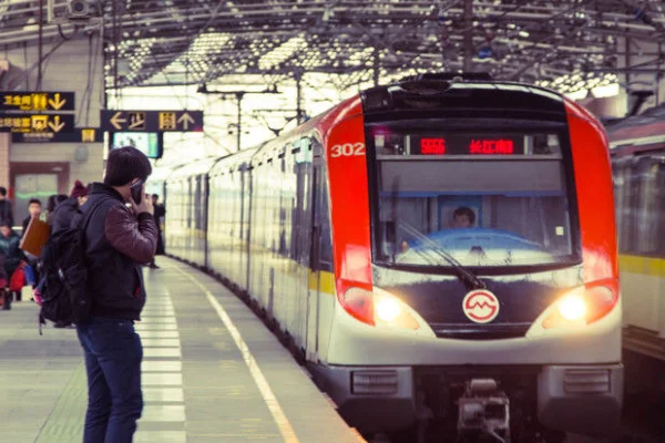 地铁员工上班时间是怎么安排的（修地铁有休息时间吗）