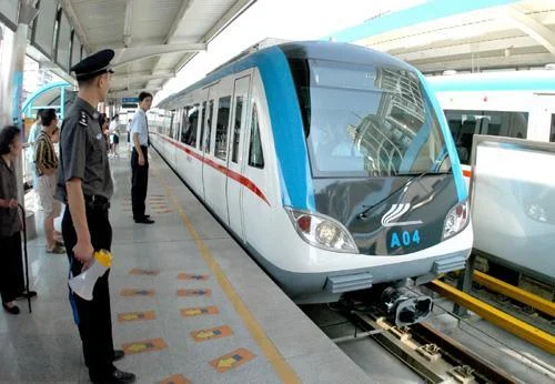 西安地铁三号线那些站在地面（前保地铁站）