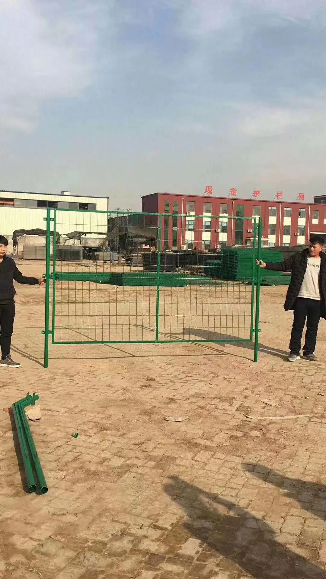 铁路路基栅栏具体介绍（铁路梁面护栏）