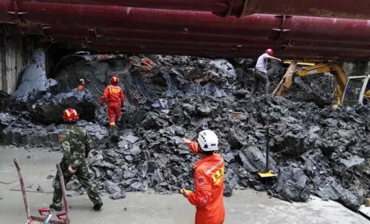 2012年7月29号深圳地铁3号线木棉湾地铁站事故求真相!(深圳地铁3号线基坑坍塌)1