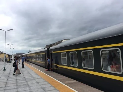 火车上的厕所怎么冲（铁路运马桶）3