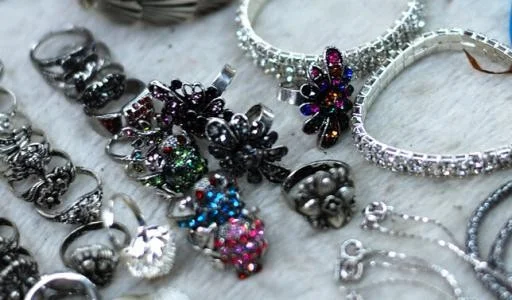 广州饰品批发市场在哪里(海珠广场地铁精品首饰)2