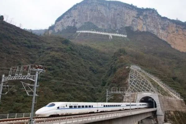 成贵高铁的简介（成重高铁）