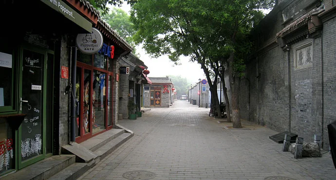 南锣鼓巷站的出入口(南锣鼓巷地铁站西餐服务员招聘)1