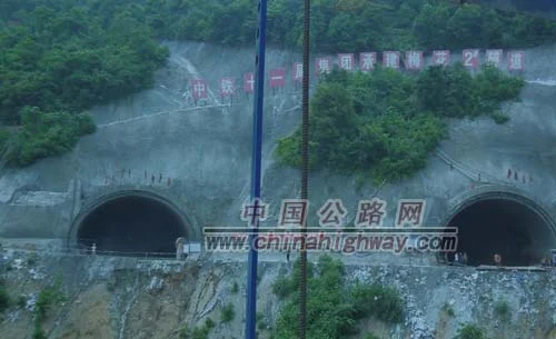 坐地铁怎么去深圳东门的mini万象城就是那个1234space在太阳百货附近（深圳地铁桩基托换太阳百货）