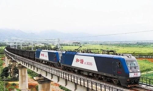 我国的第一条铁路是哪一年开始修建的(中国第一条电气化铁路)2