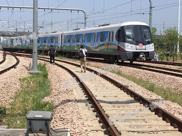 上海哪个地铁线最好看(最好看的地铁线路ui)2