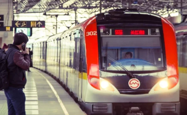 广州地铁1号线刚刚停运了一下谁知道为什么(广州地铁供电故障)4