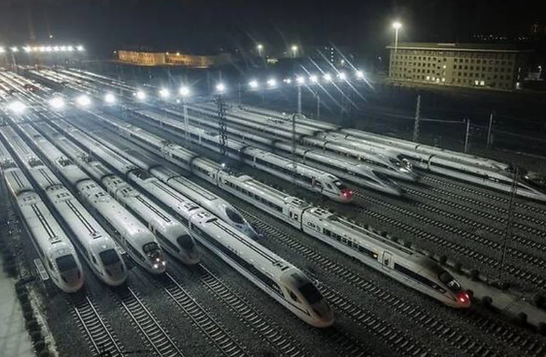 我们乘坐的高铁运行速度很快那它又是如何保持平稳的（高铁很快）4