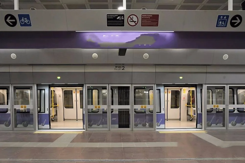 求一张南京地铁屏蔽门的图片（南京地铁未装屏蔽门）