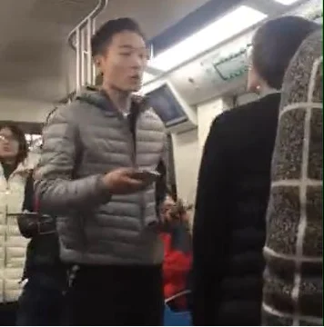 地铁骂人事件的最新进展怎么样了（地铁站怼人）3