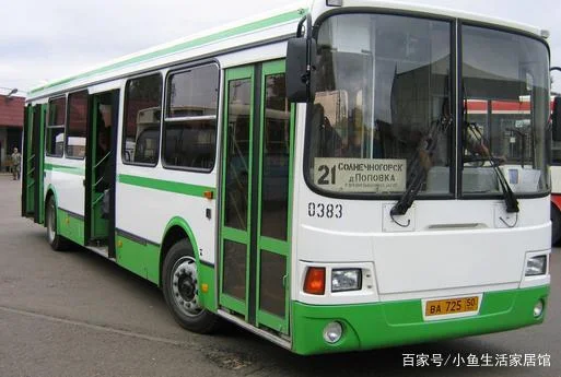 北京一男孩地铁大吼奶奶:就不让你这个老东西坐你怎么看(北京地铁老奶奶)2