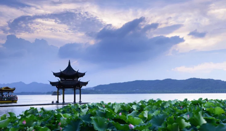 请问杭州地铁一号线经过哪几个有名的景点(杭州1号地铁附近的景点)3