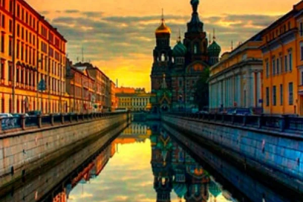 圣彼得堡的地铁里红线绿线到底怎么走啊（圣彼得堡海滨地铁站）