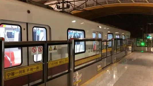 上海地铁内两女子互殴发生矛盾的主要原因是什么（上海地铁争执）7