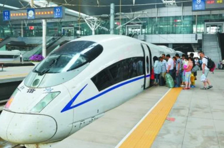 动车和高铁的区别图片（高铁运行照片）