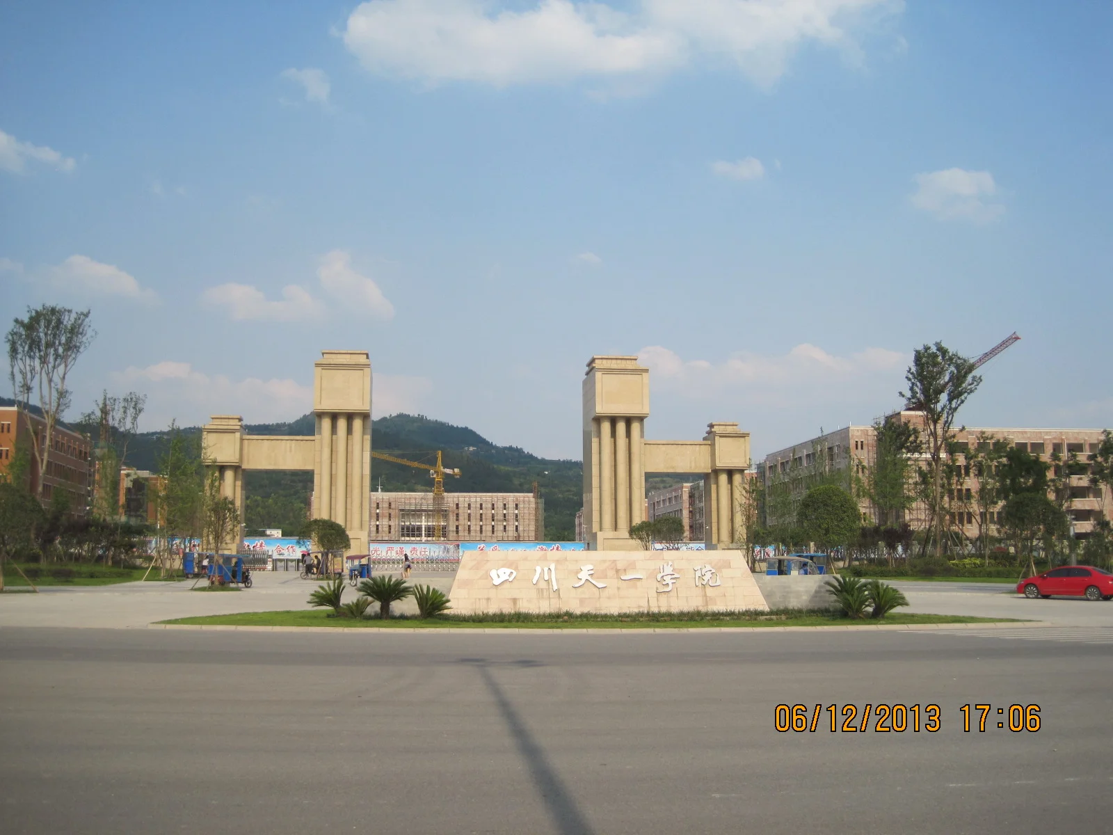 重庆火车站到大学城地铁需要换乘吗 还是可以直接坐一号线（成都火车站到大学城地铁站）