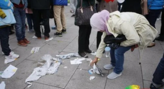 上海最长轨交线车厢为什么频现“板凳族”（上海地铁阿姨）1