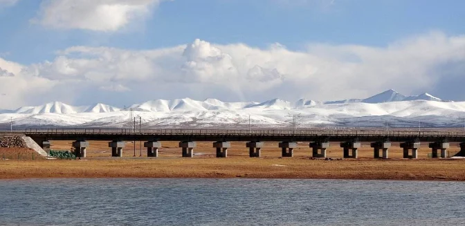 青藏铁路什么时候建成（青藏铁路全线通车时间）3